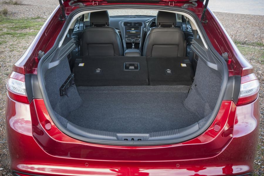 Багажник Ford Mondeo Hatchback 2014 года  (UK) (фото 22 из 33)